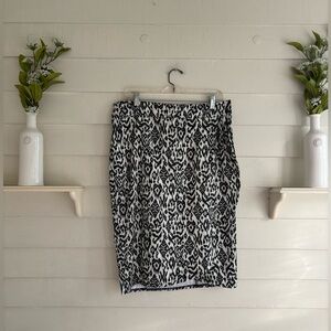 RipSkirt Indolkat Black and Cream Patterned Wrap Skirt Size Large NWT